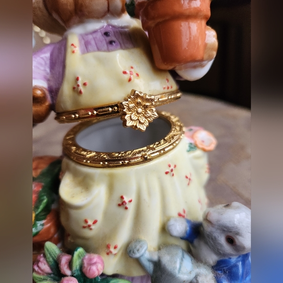 Vintage CWC Bunny Spring Hinged Trinket Box, Gardening Rabbit w Baby, Flowers - Picture 11 of 12